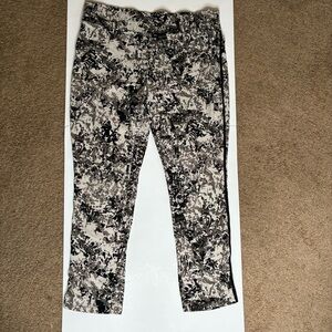 LOGO By Lori Goldstein Women’s Size LG Black & White Camo Leggings Stretch